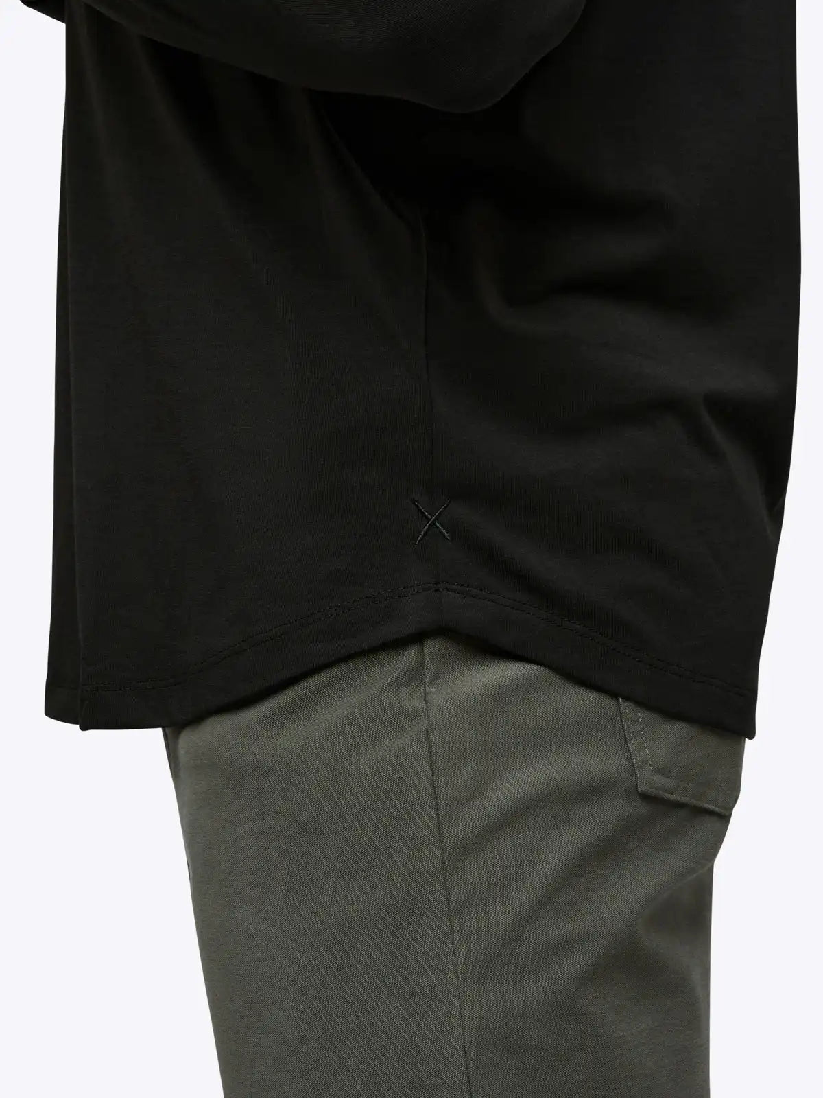 AO Long Sleeve Curve-Hem Tee | Black Signature-fit PYCA Pro®