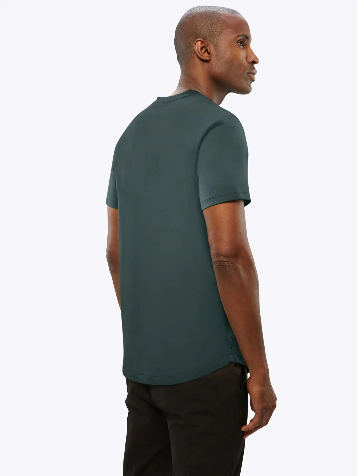 AO V-Neck Curve-Hem Tee | White Signature-fit PYCA Pro®
