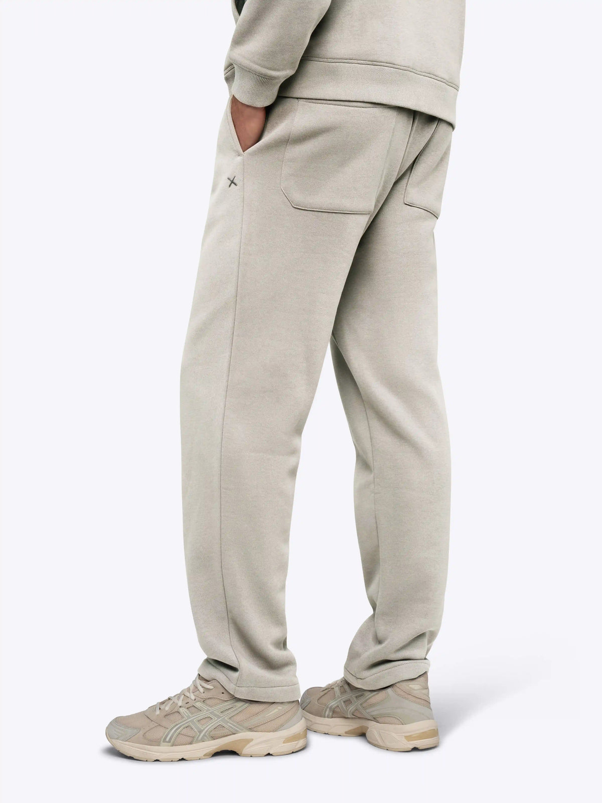 Divine Fleece Straight-Leg Sweatpant | Black Classic-fit