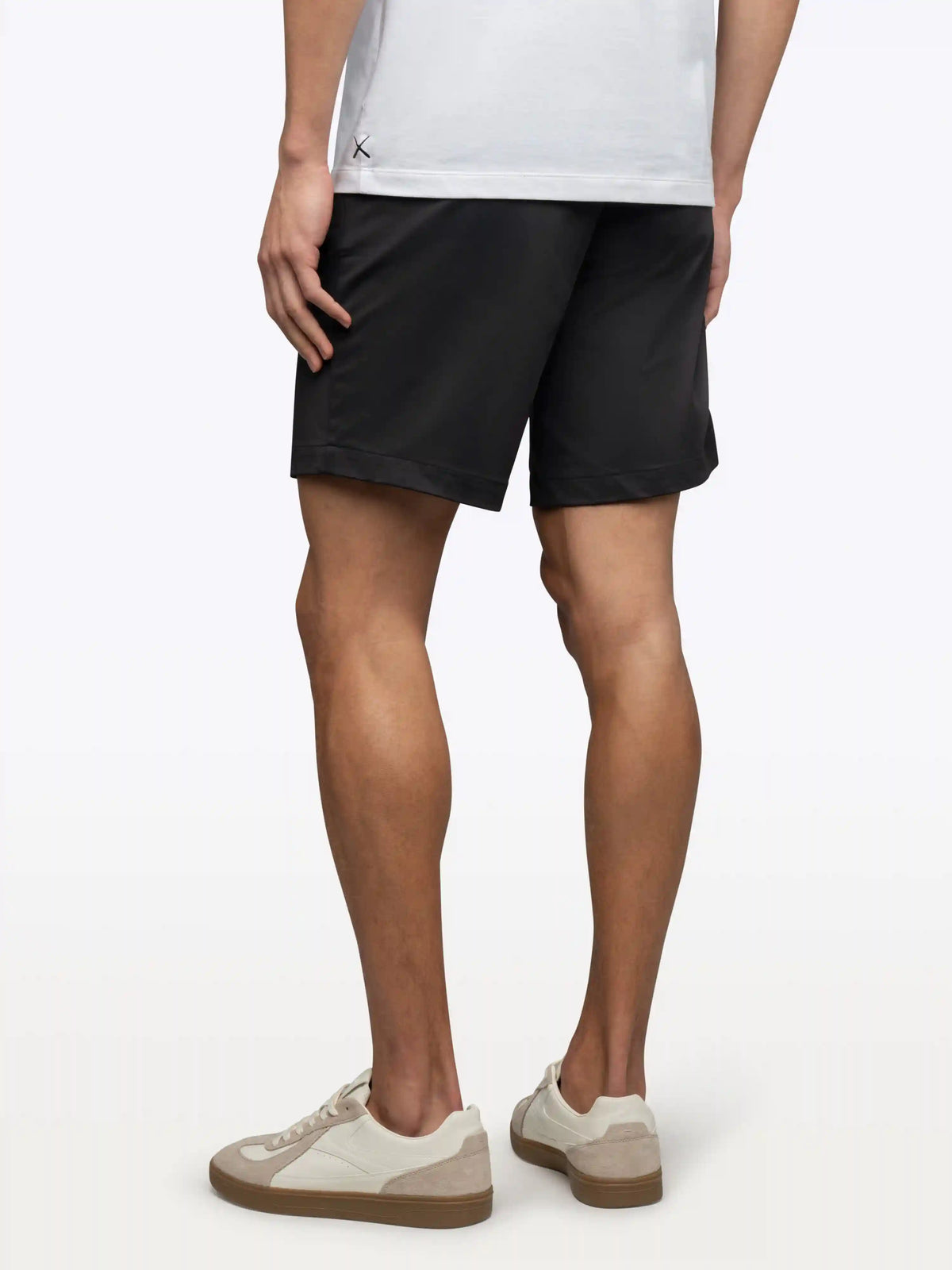 AO Short | Black Classic-fit Versaknit®