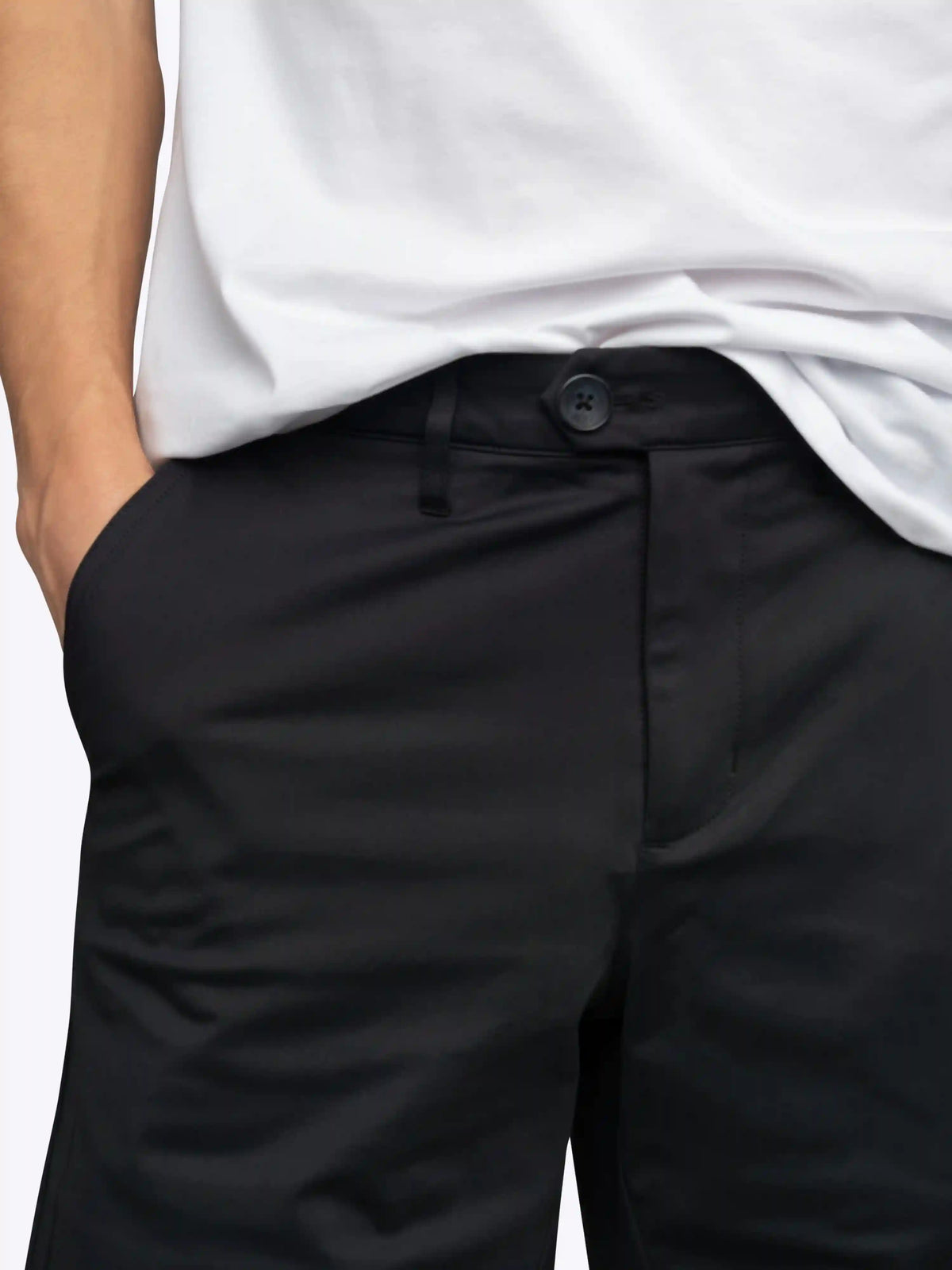 AO Short | Black Classic-fit Versaknit®