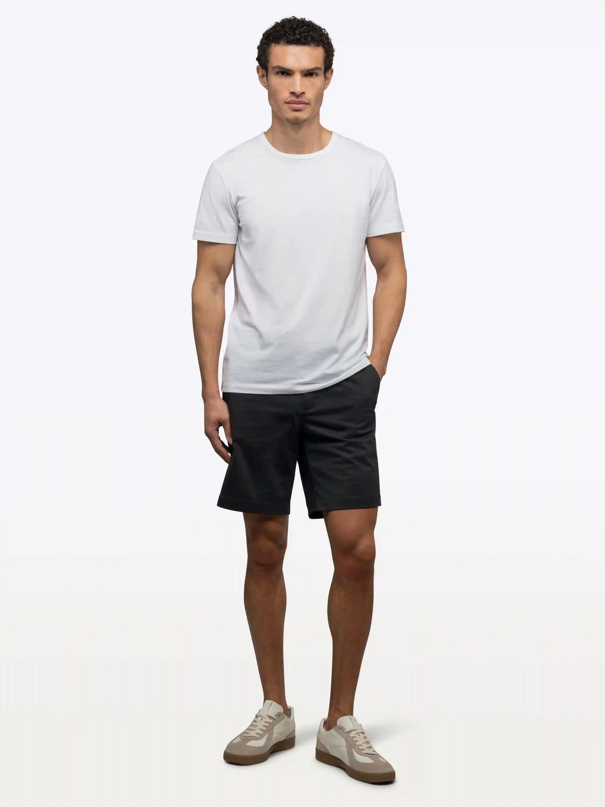 AO Short | Black Classic-fit Versaknit®