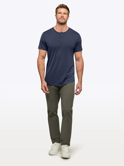 AO Henley Curve-Hem | Black Signature-fit PYCA Pro®