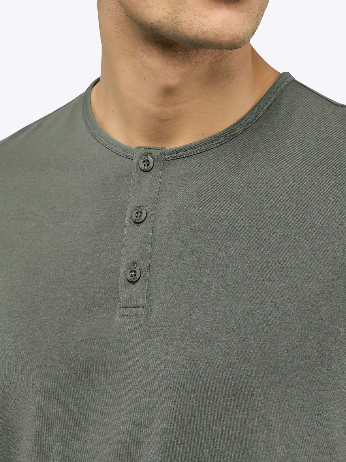 AO Henley Curve-Hem Tee | Gunmetal Signature-Fit PYCA Pro®